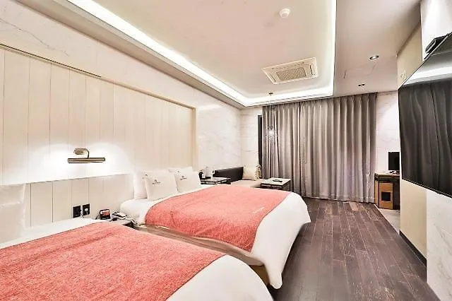 Jeonggwan Raum * Busan